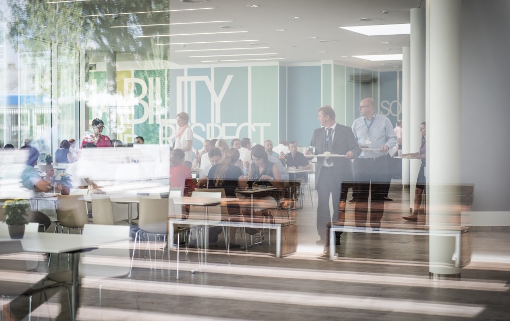 AirPlus cafeteria at lunchtime, employees enjoying their break in a lively atmosphere.