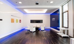 AirPlus showroom, displaying products and solutions for business travel.