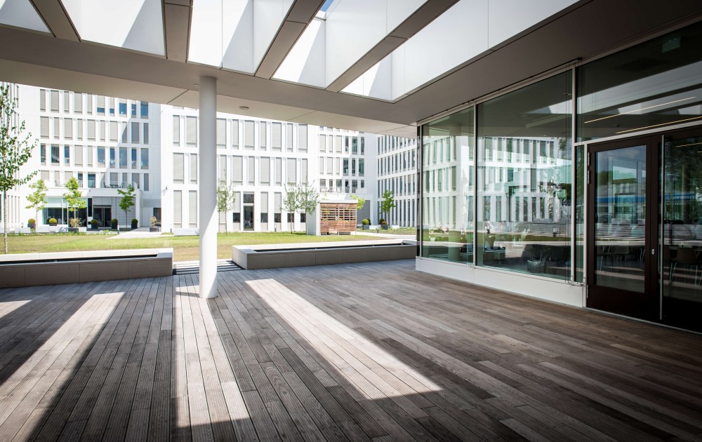 Terrace and garden area of the AirPlus headquarters, providing employees a relaxing outdoor space.