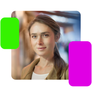Image of an AirPlus employee in the office, smiling warmly.