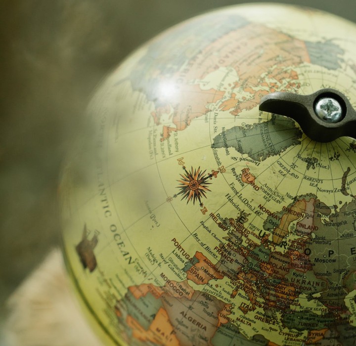 Symbolic image of a globe representing AirPlus’s global job opportunities.